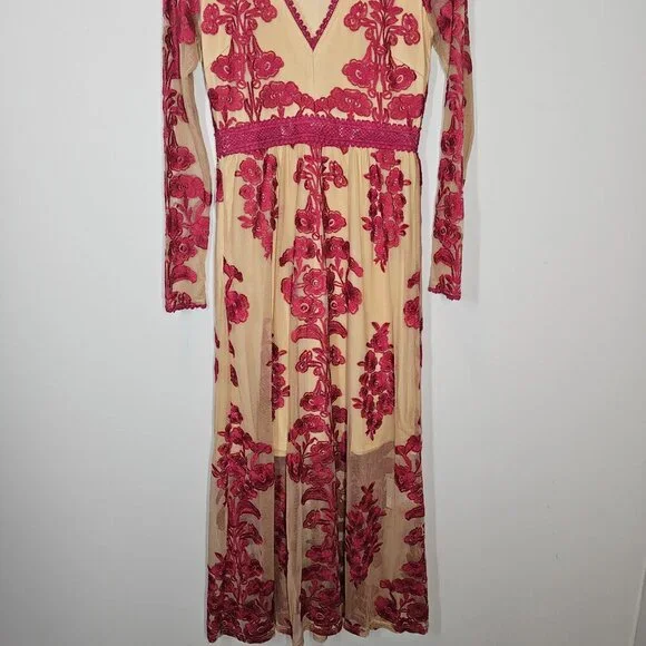 Chicwish Size XS V-neck floral embroidered mesh maxi dress wine red - Picture 4 of 15